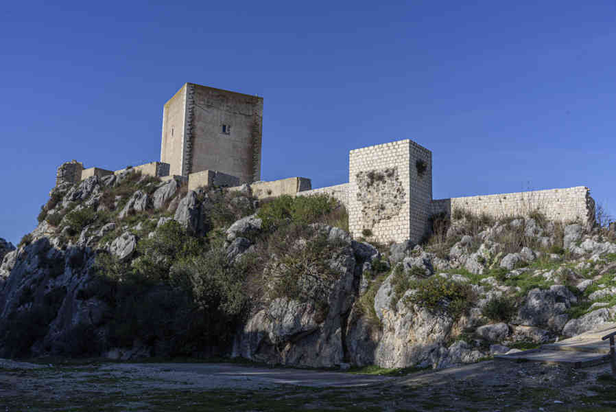 Málaga - Cañete la Real 10 - castillo Hins Canit.jpg
